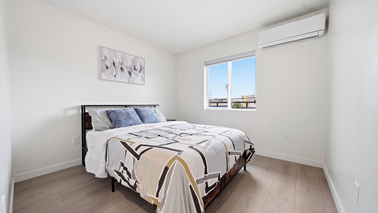 Photo of Bedroom in Pico-Union