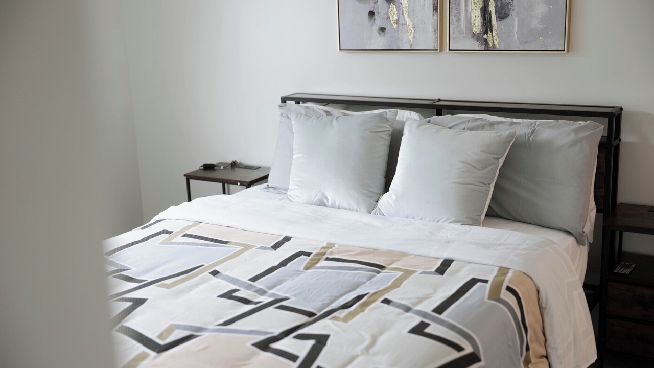 Photo of Bedroom in Pico-Union