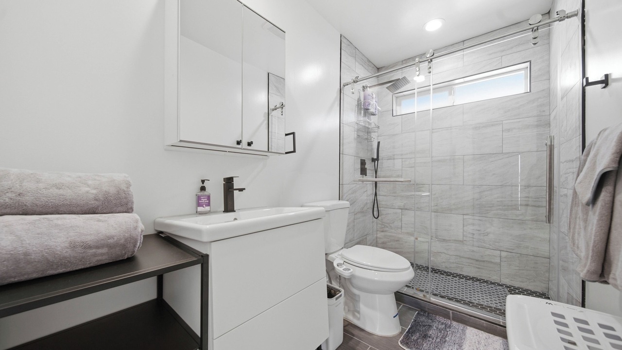 Photo of Bathroom in Pico-Union