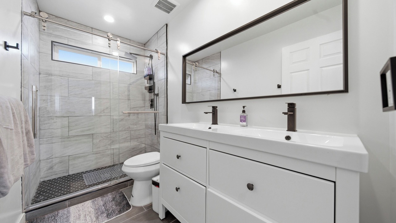 Photo of Bathroom in Pico-Union