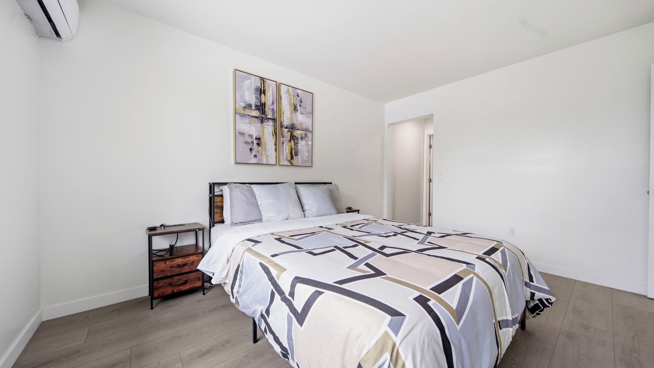 Photo of Bedroom in Pico-Union