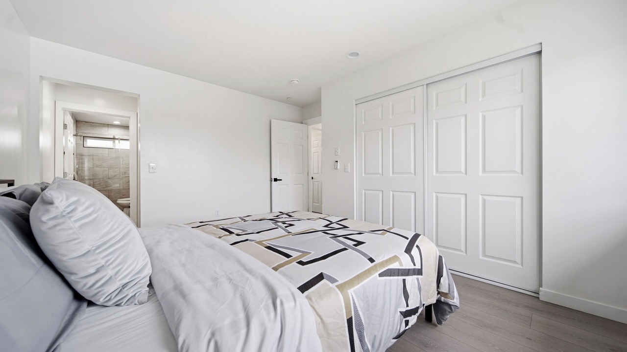 Photo of Bedroom in Pico-Union