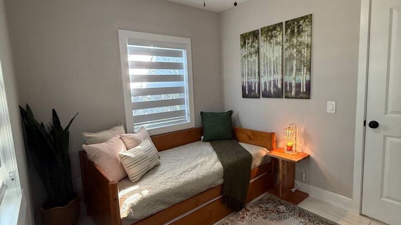 Photo of Bedroom in Lake Worth Corridor