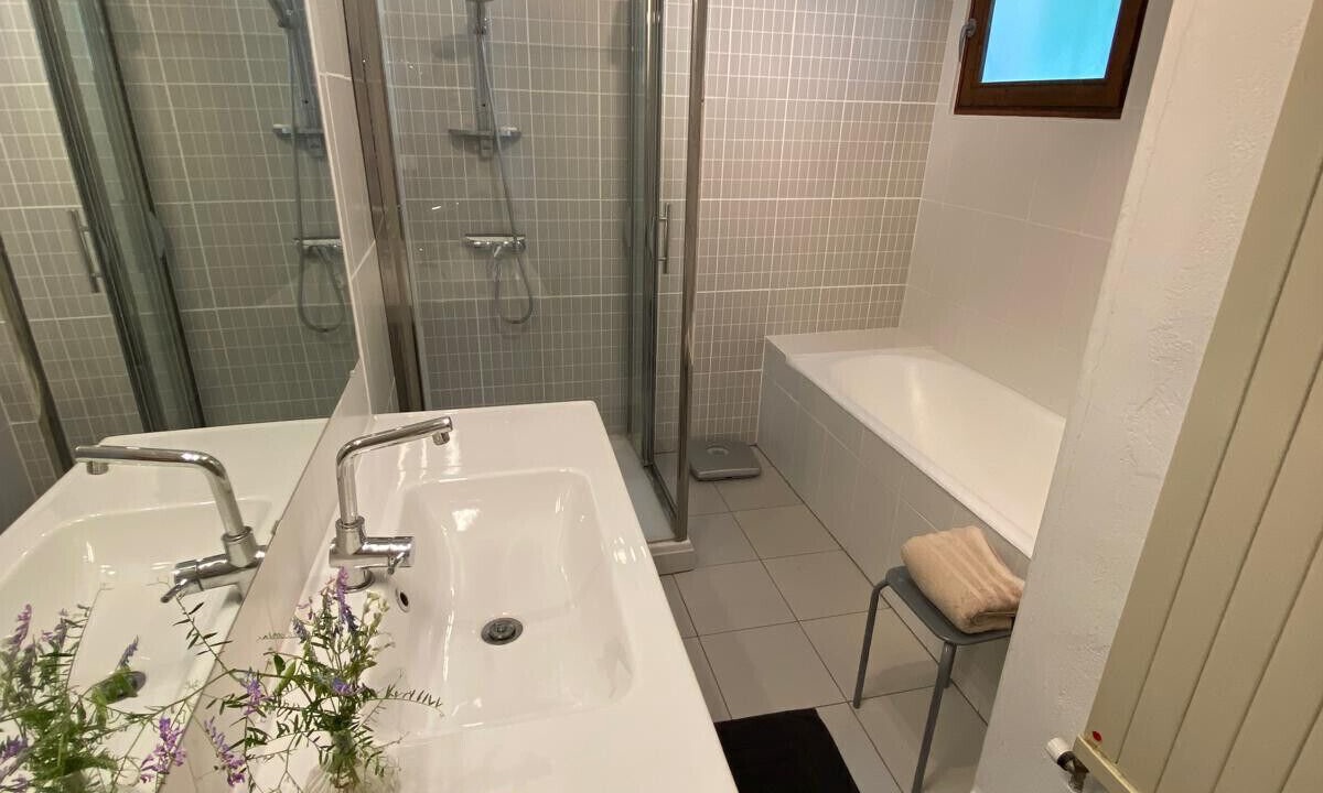 Photo of Bathroom in Thoard