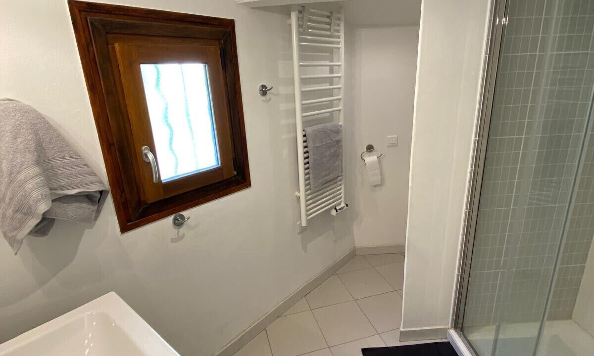Photo of Bathroom in Thoard