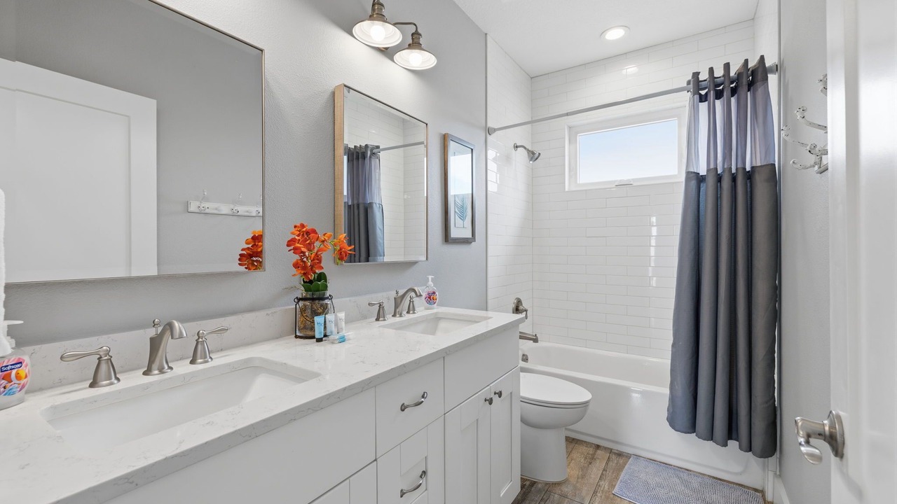 Photo of Bathroom in Independence Square