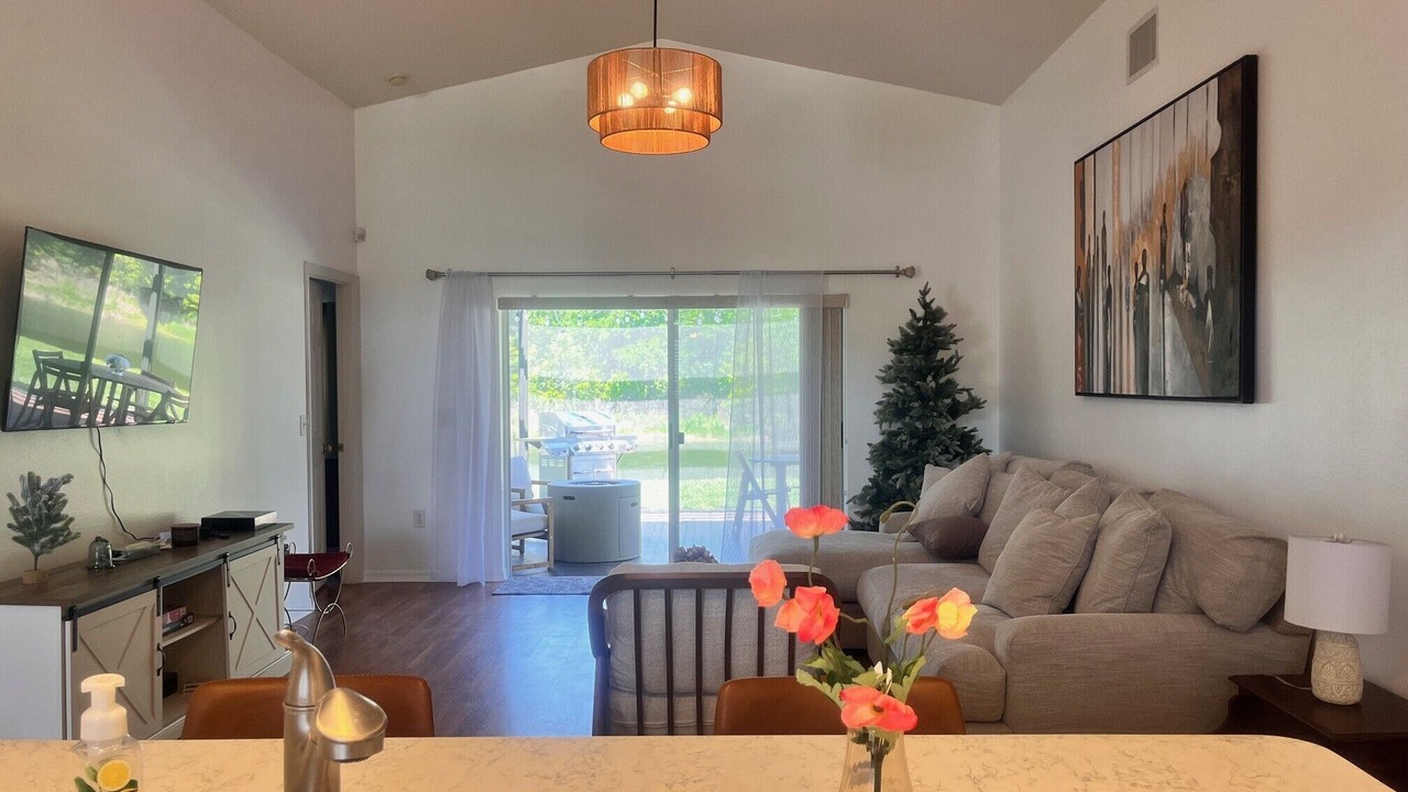Photo of Livingroom in Meadow Pointe