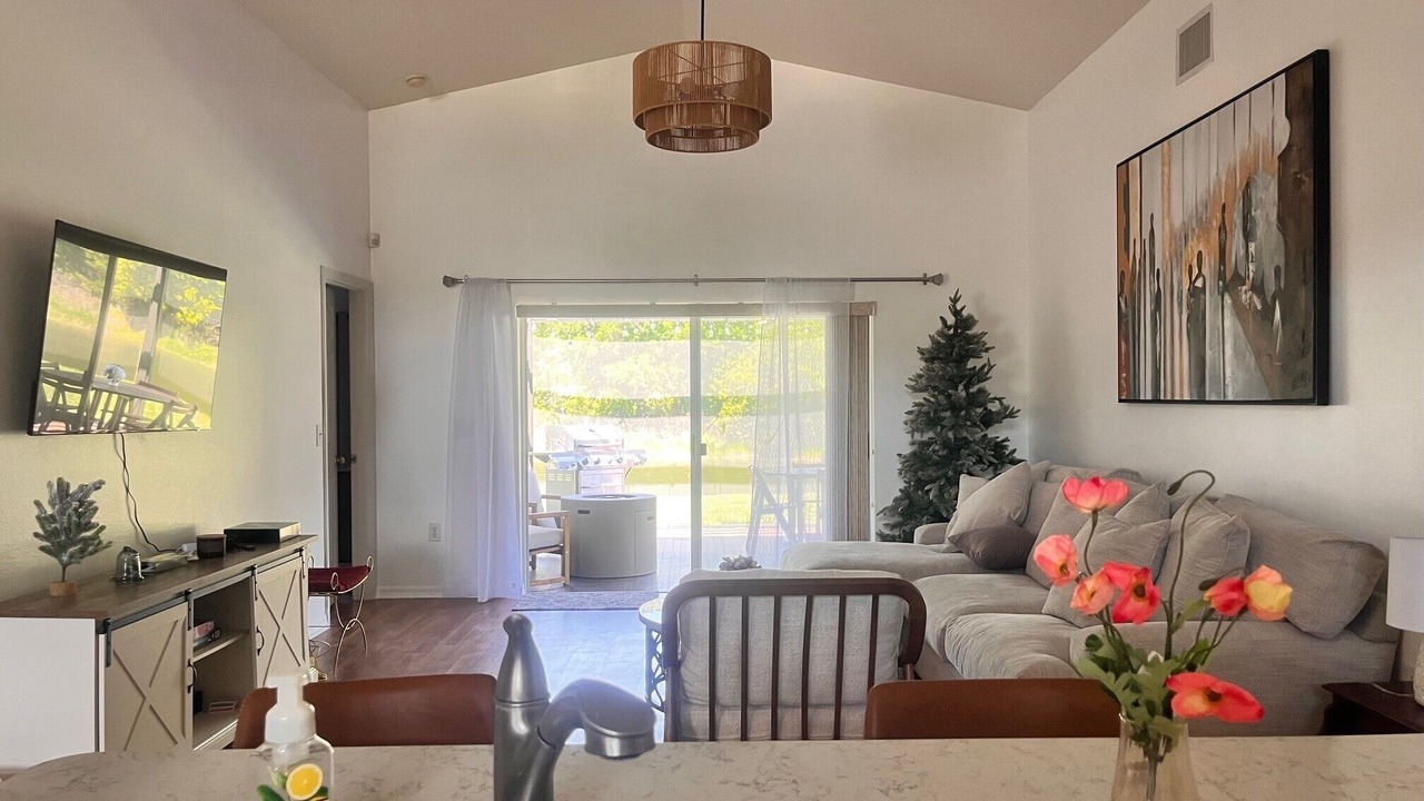 Photo of Livingroom in Meadow Pointe