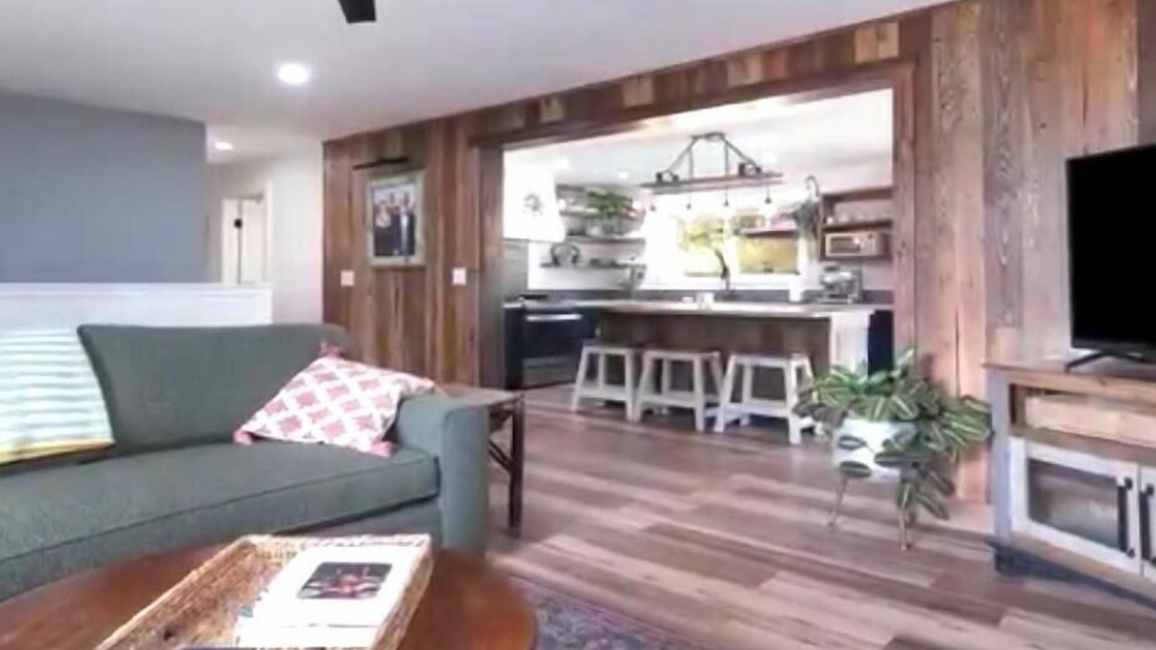 Photo of Livingroom in Woods Bay