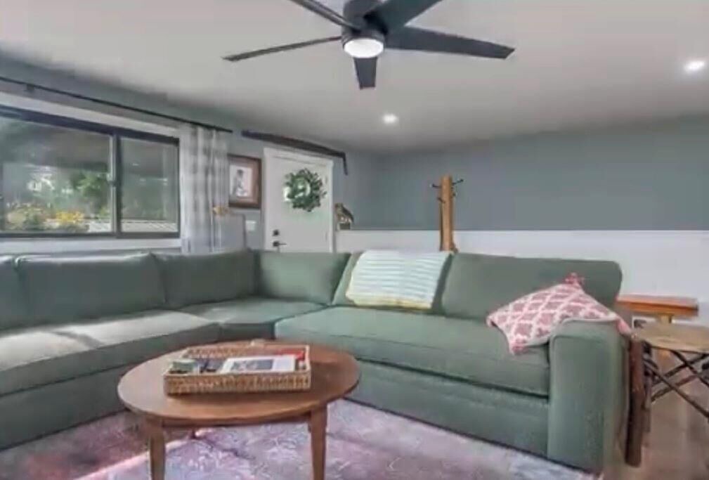 Photo of Livingroom in Woods Bay