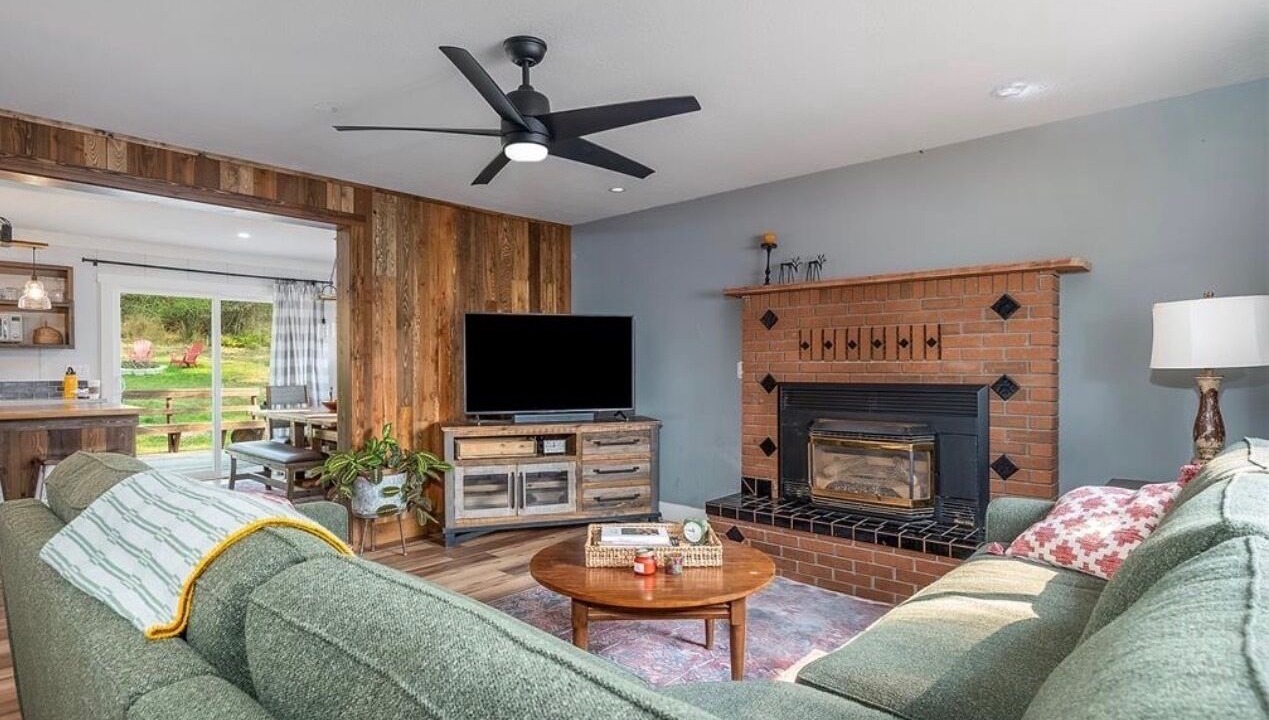 Photo of Livingroom in Woods Bay