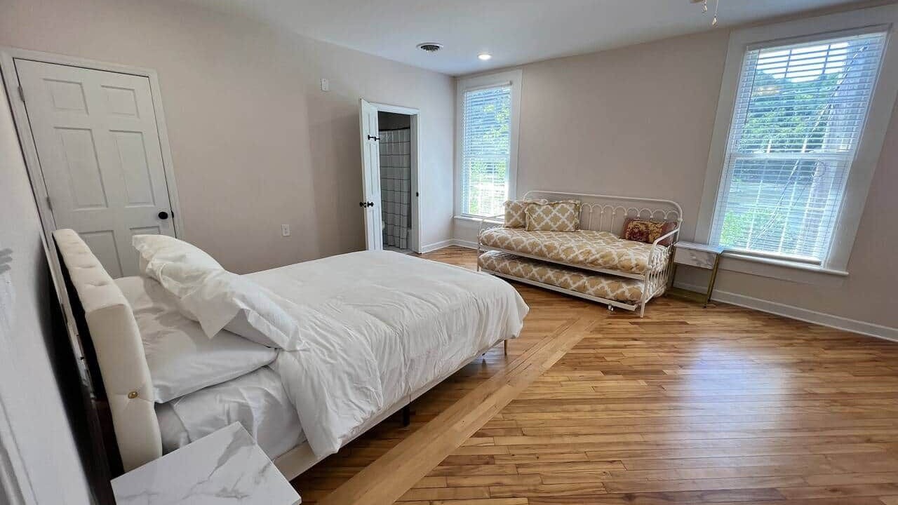 Photo of Bedroom in Fries
