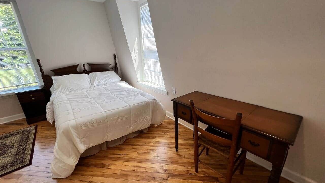Photo of Bedroom in Fries