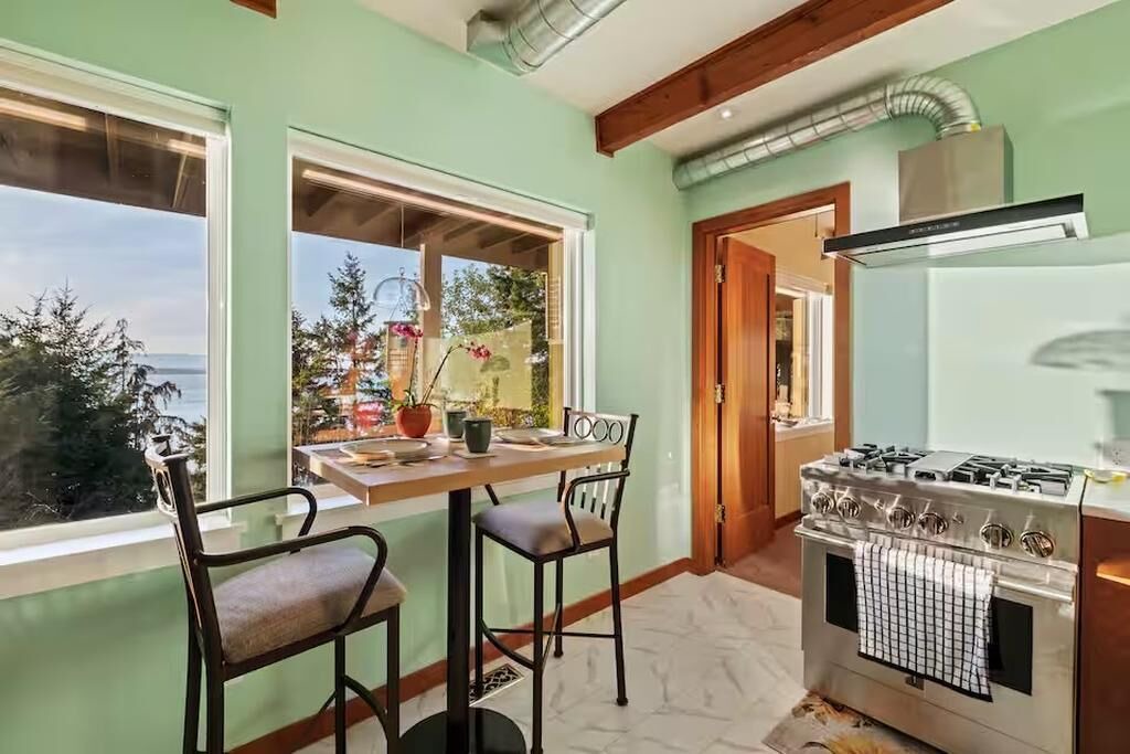 Photo of Kitchen in Seahurst