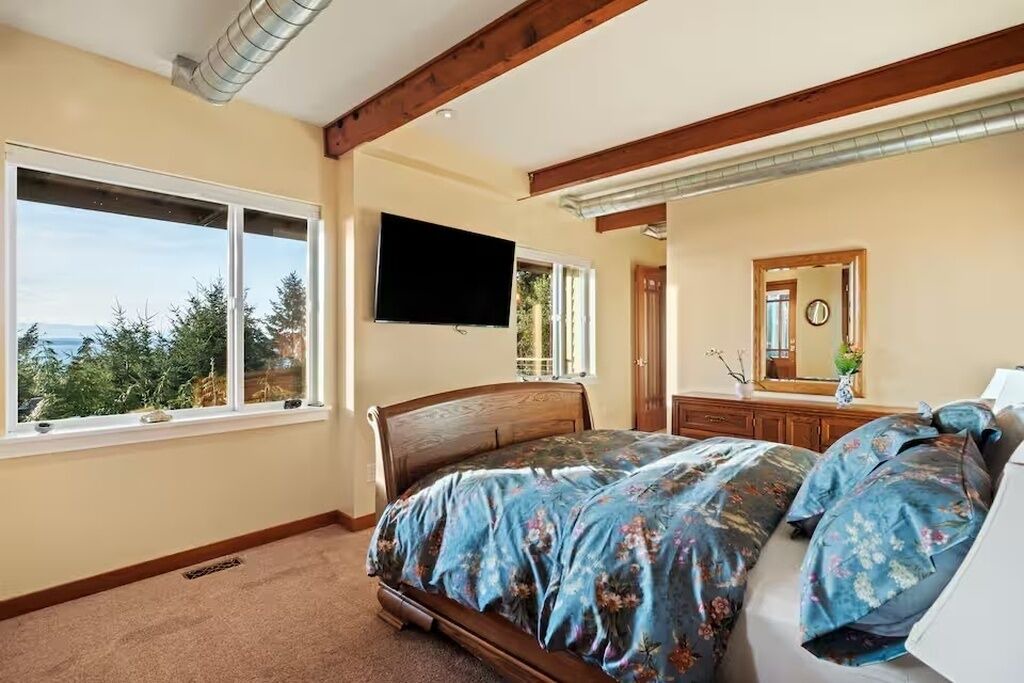 Photo of Bedroom in Seahurst