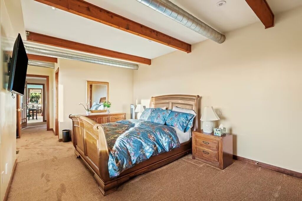 Photo of Bedroom in Seahurst