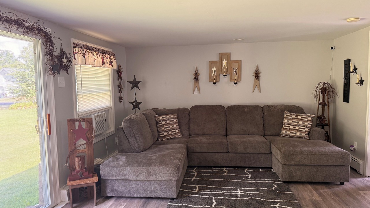 Photo of Livingroom in Salisbury Center