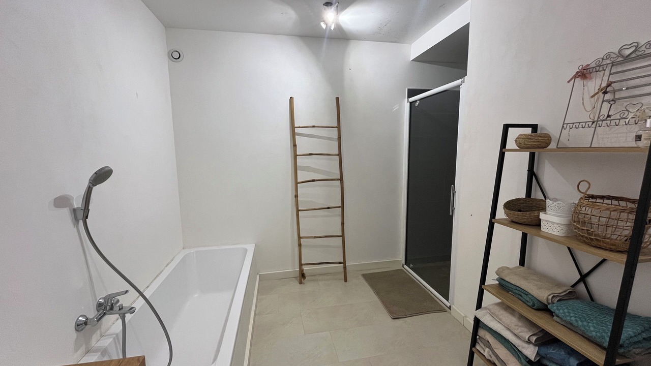 Photo of Bathroom in Souraide