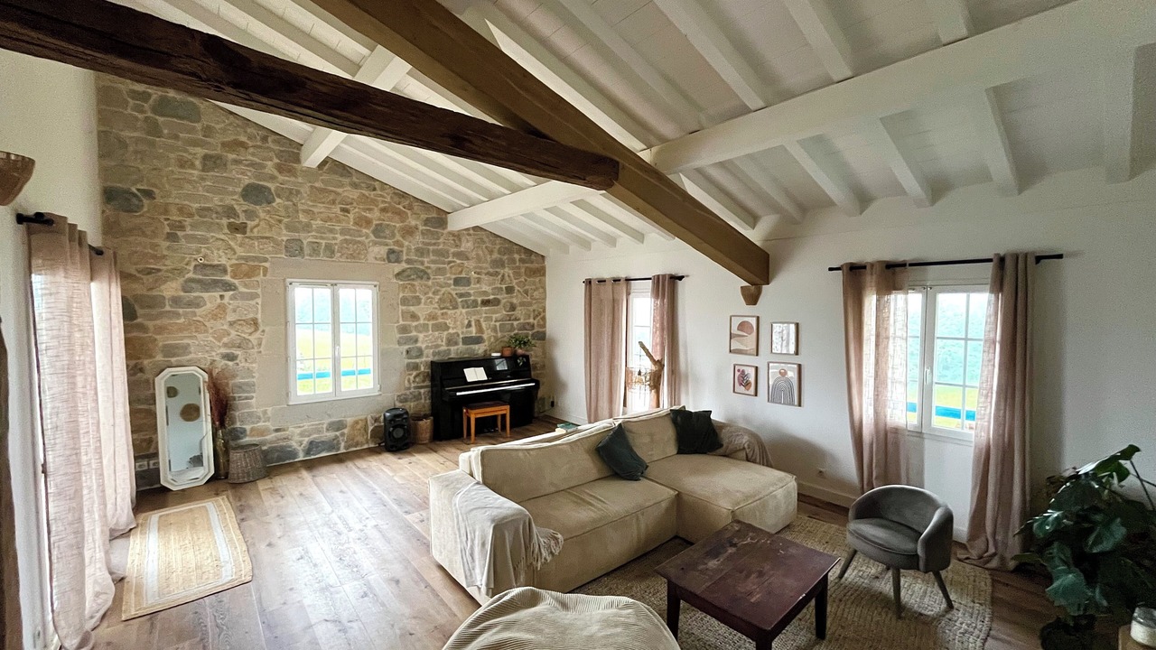 Photo of Livingroom in Souraide