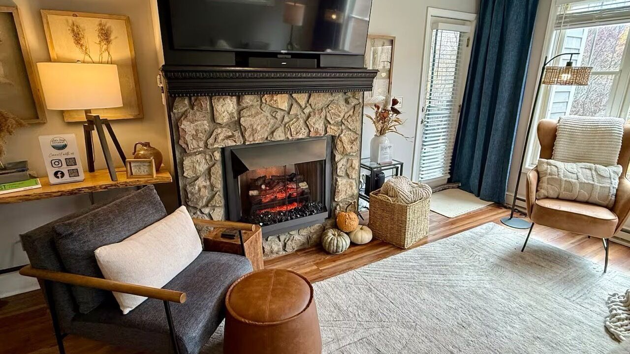 Photo of Livingroom in Seven Devils
