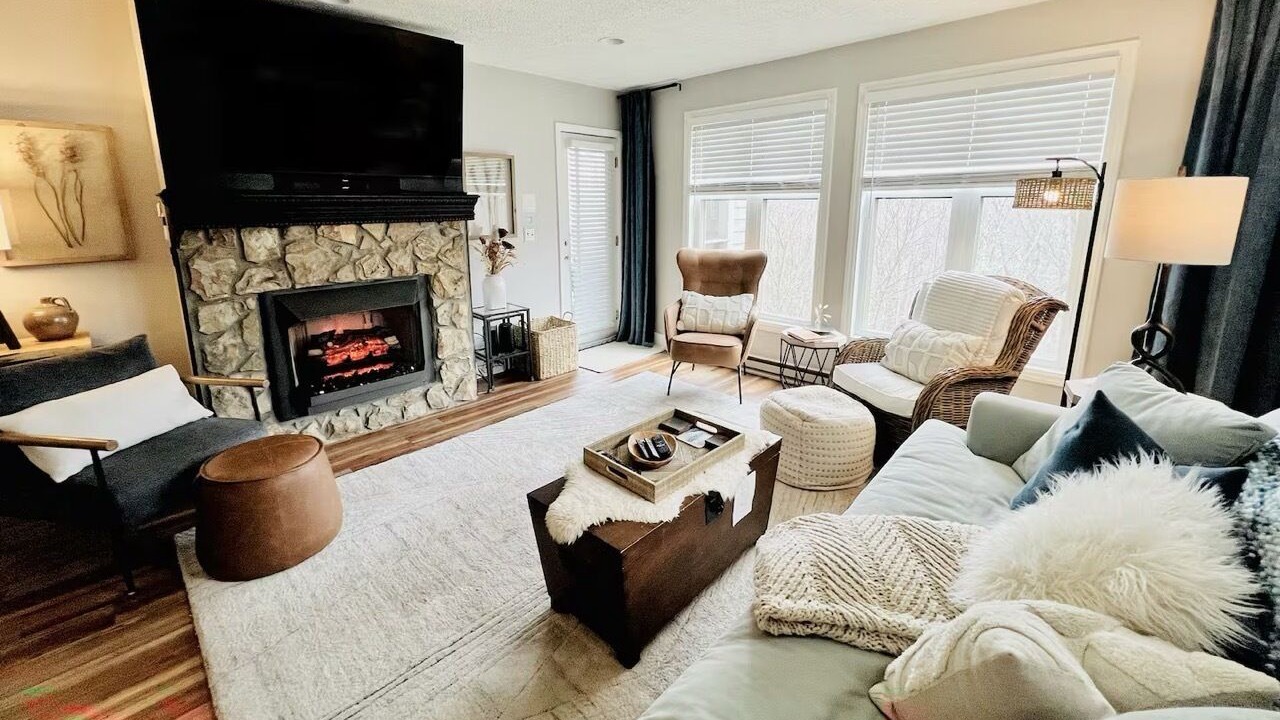 Photo of Livingroom in Seven Devils