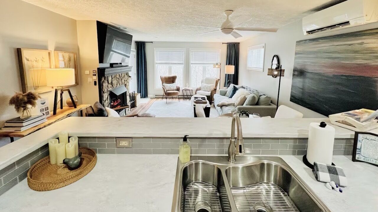 Photo of Livingroom in Seven Devils