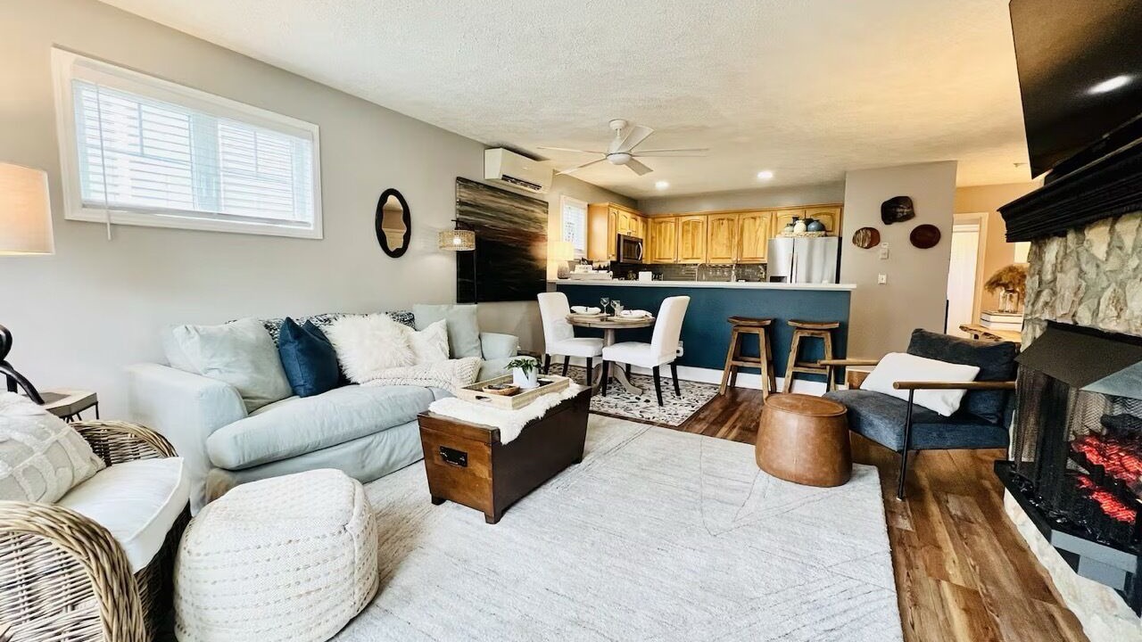 Photo of Livingroom in Seven Devils