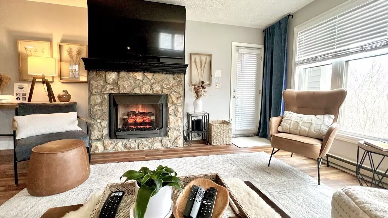 Photo of Livingroom in Seven Devils