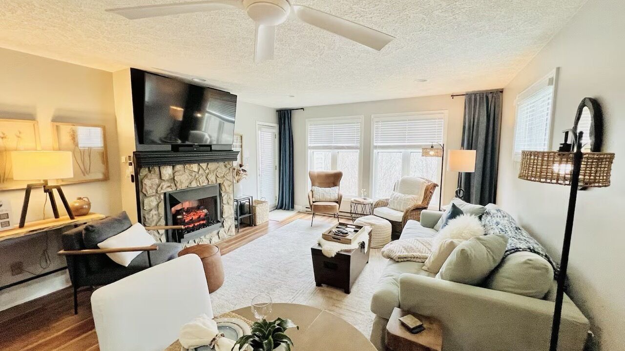 Photo of Livingroom in Seven Devils