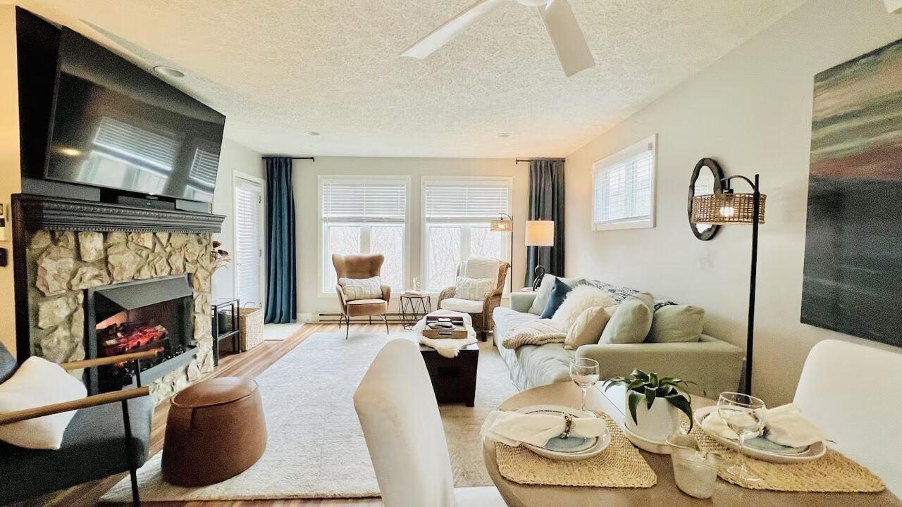 Photo of Livingroom in Seven Devils