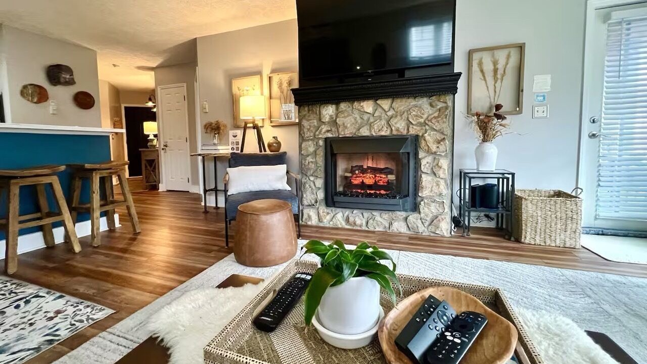 Photo of Livingroom in Seven Devils