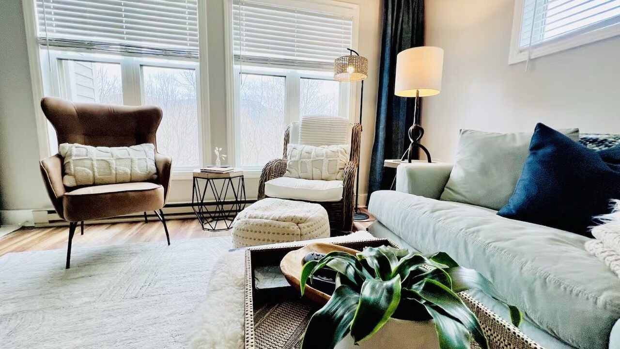 Photo of Livingroom in Seven Devils
