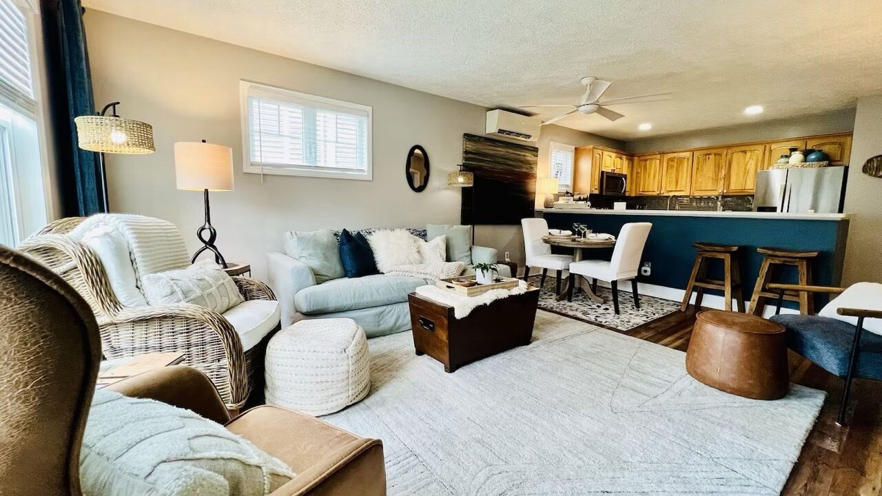 Photo of Livingroom in Seven Devils