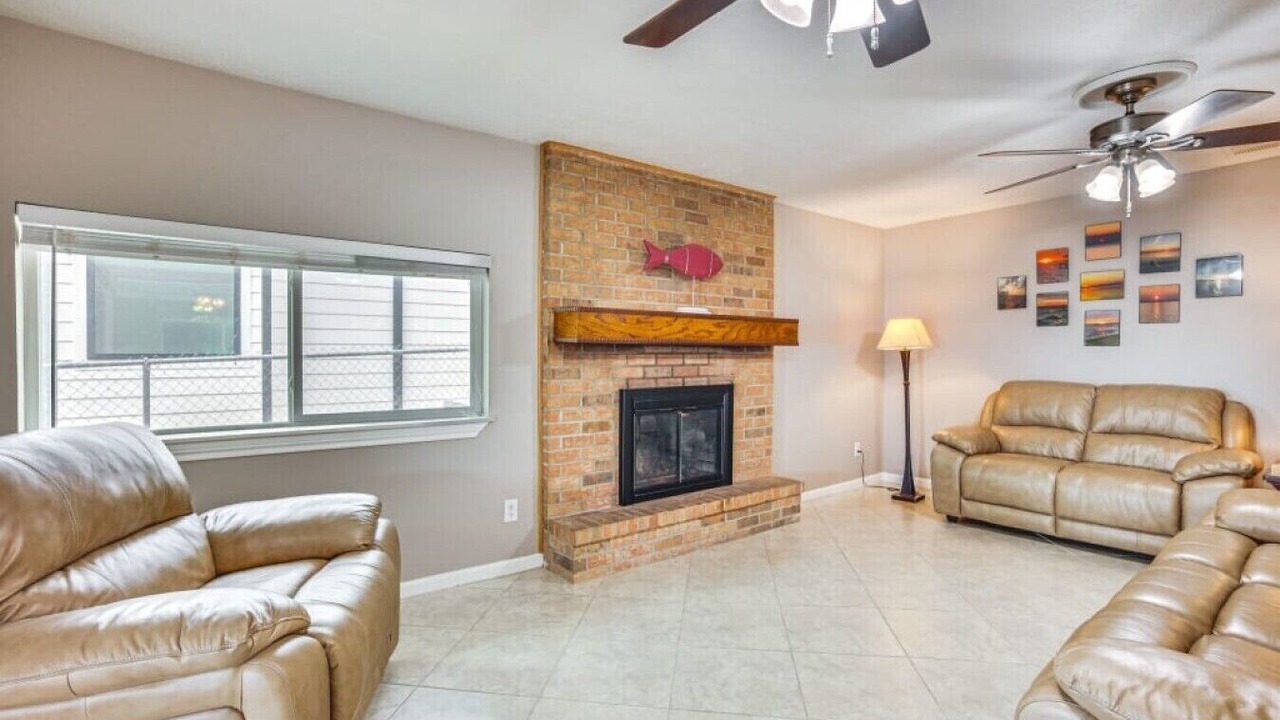 Photo of Livingroom in West Livingston