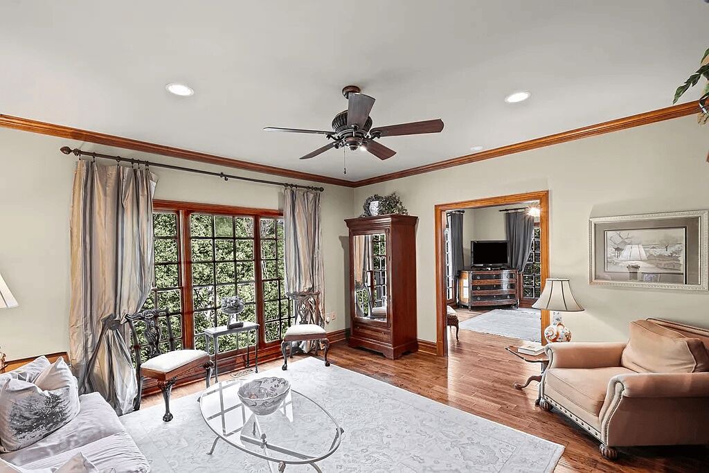Photo of Livingroom in Big Canoe