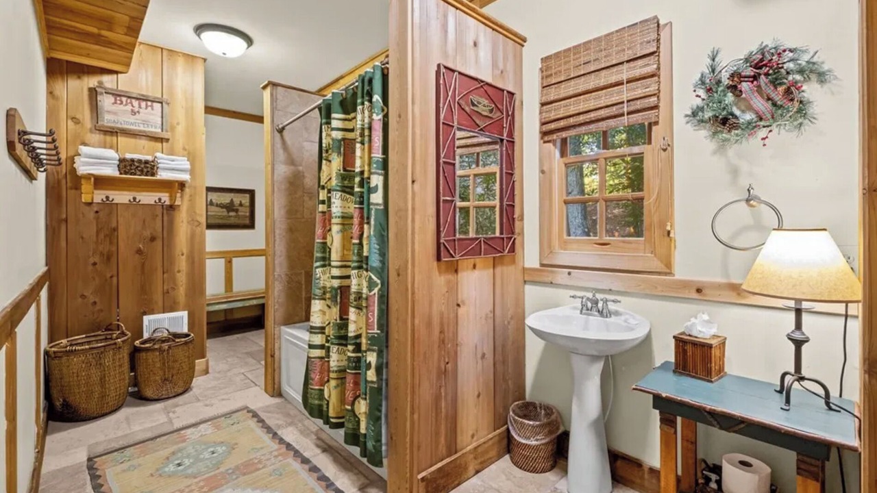 Photo of Bathroom in Big Canoe