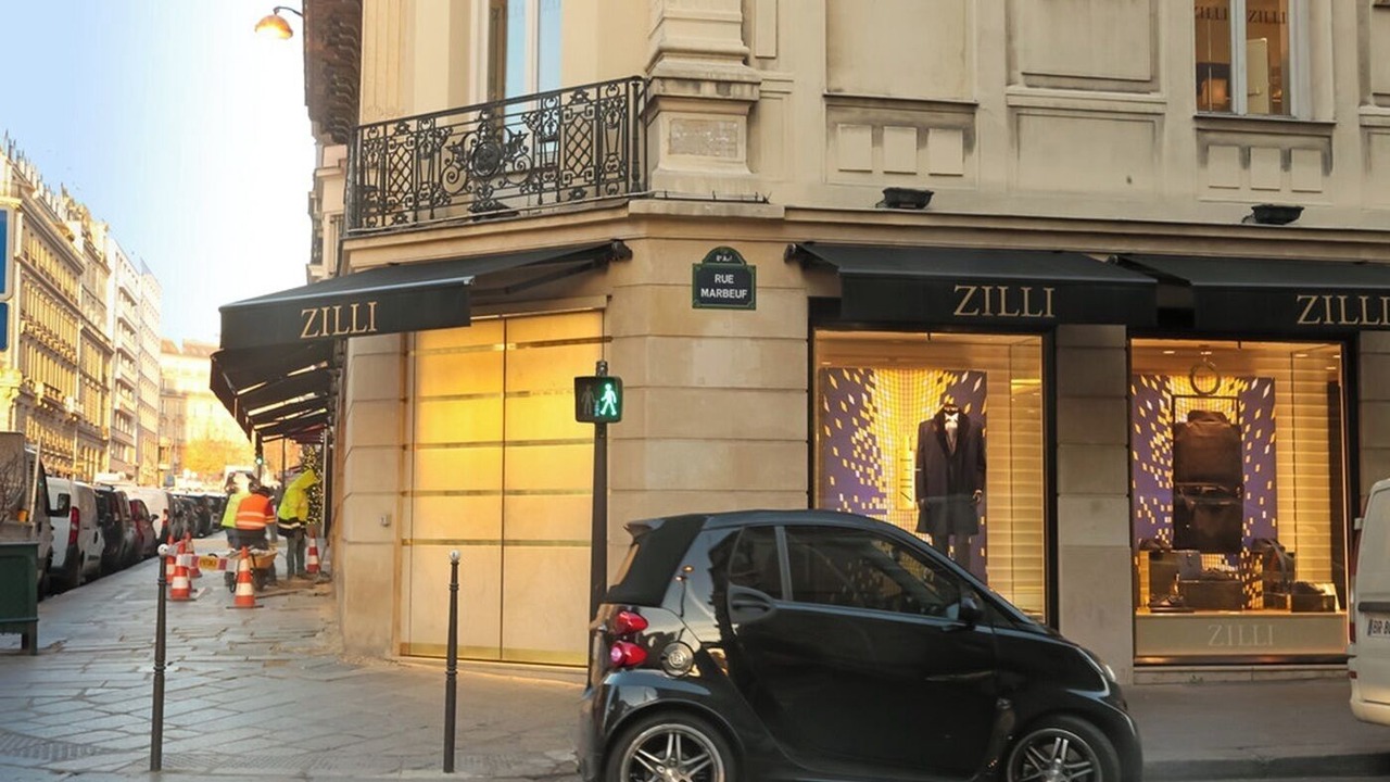 Photo of Others in Champs-Elysees