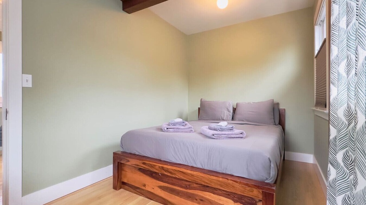 Photo of Bedroom in Upper Telegraph