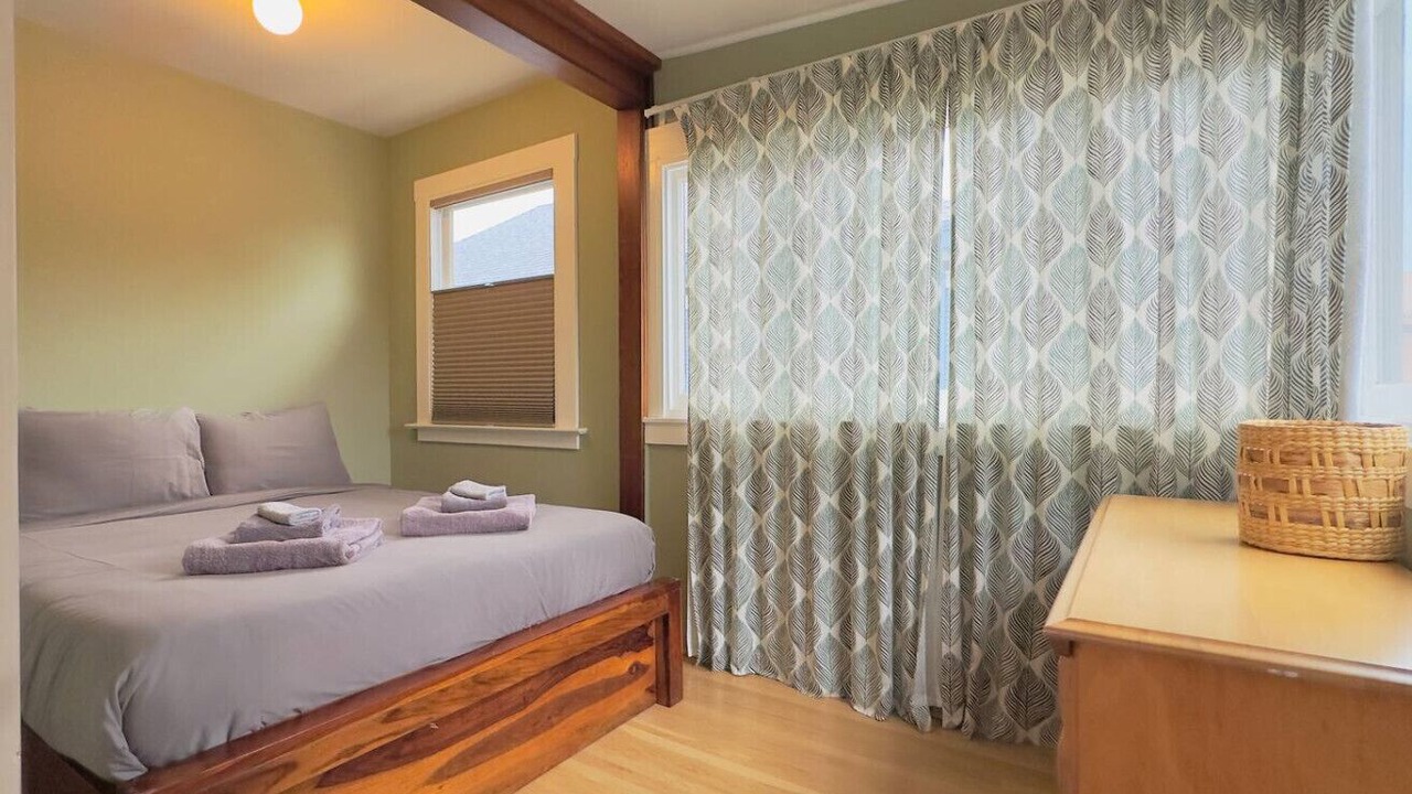 Photo of Bedroom in Upper Telegraph