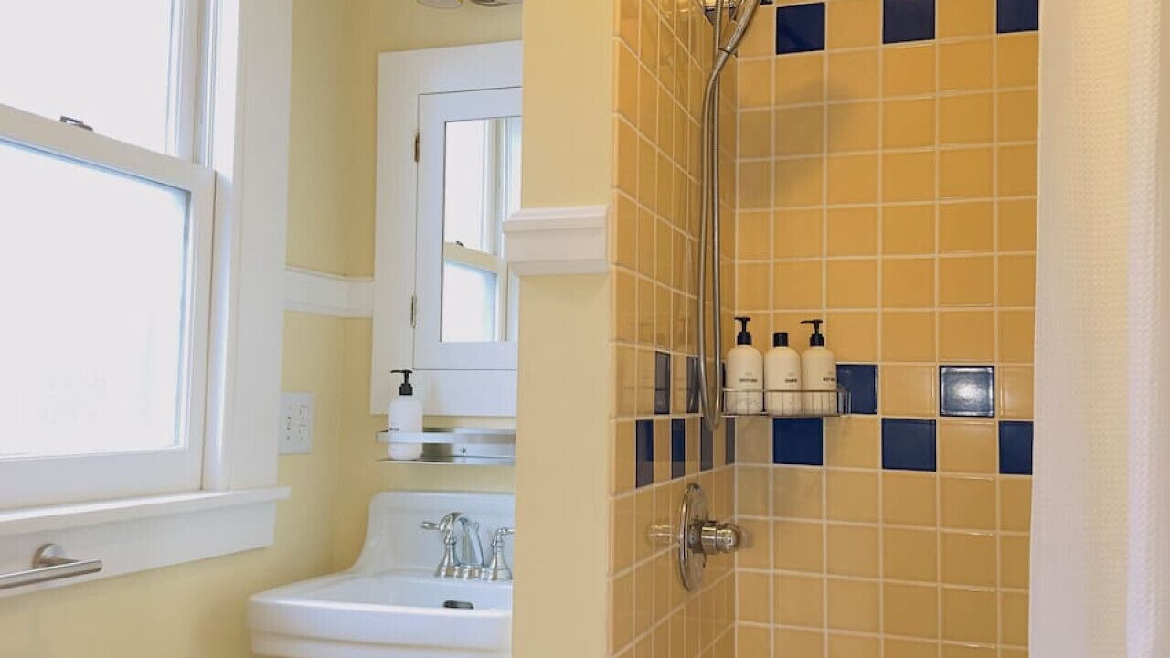 Photo of Bathroom in Upper Telegraph