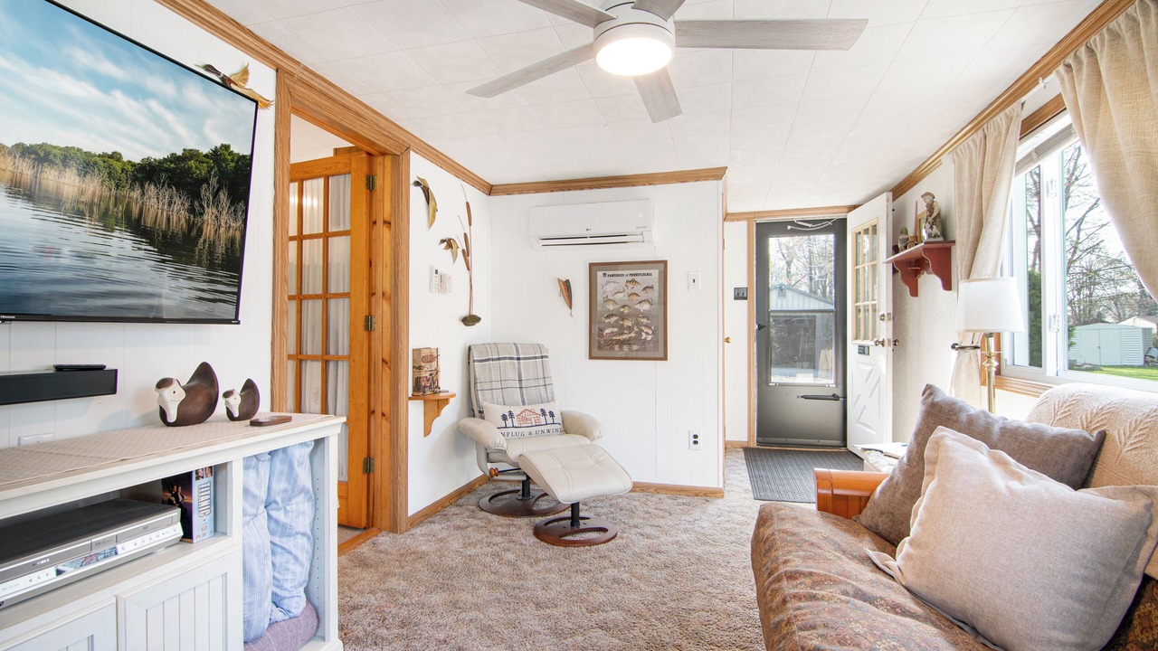 Photo of Livingroom in Pymatuning Central