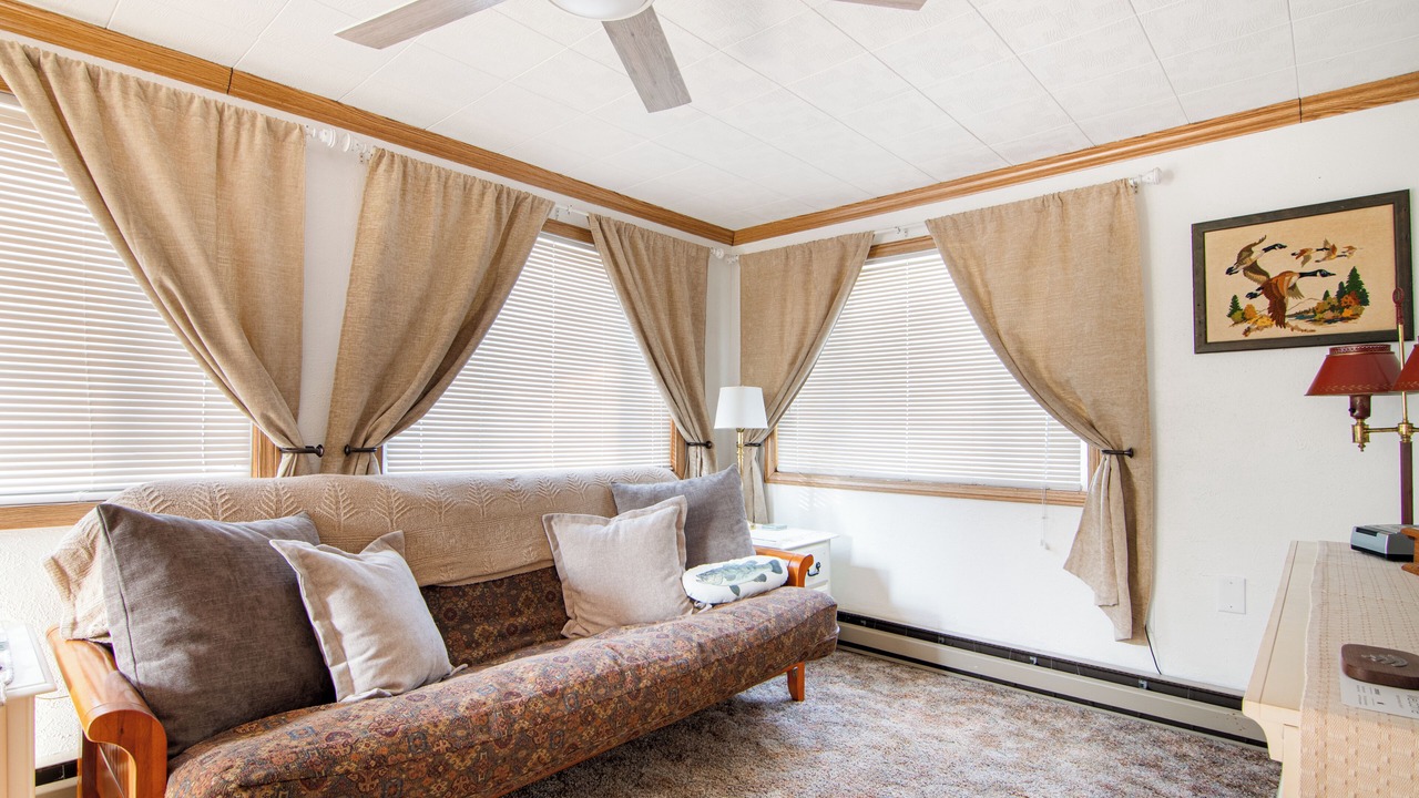 Photo of Livingroom in Pymatuning Central