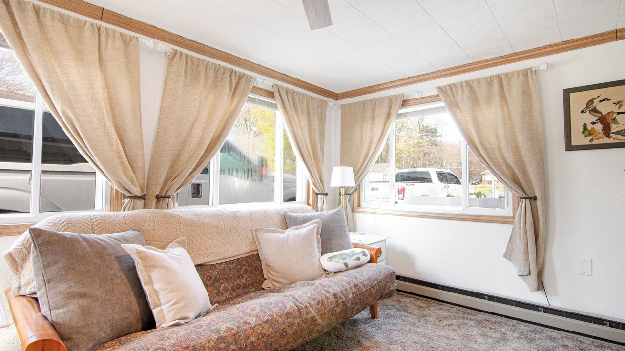 Photo of Livingroom in Pymatuning Central