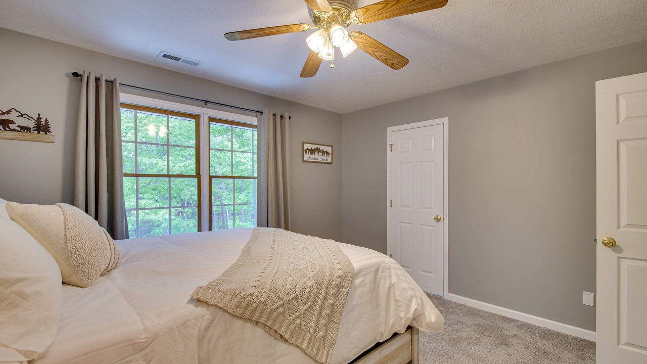 Photo of Bedroom in Massanutten