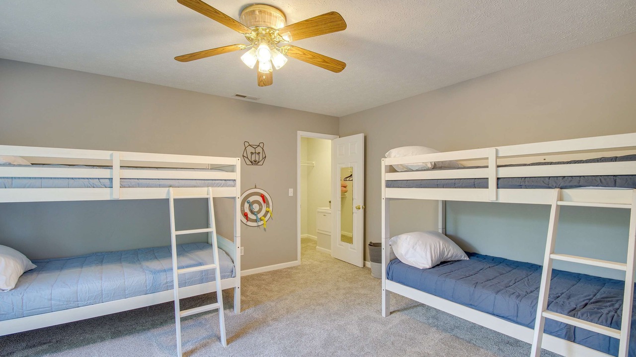 Photo of Bedroom in Massanutten