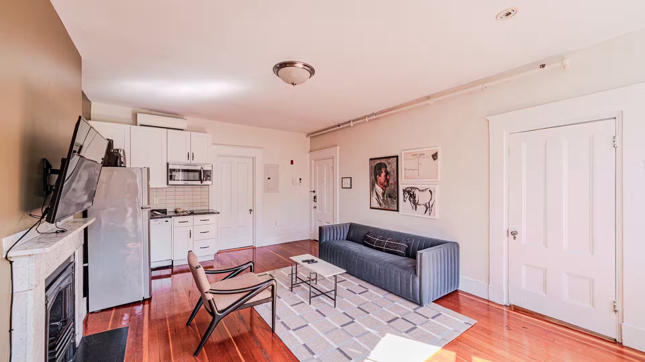 Photo of Livingroom in Beacon Hill