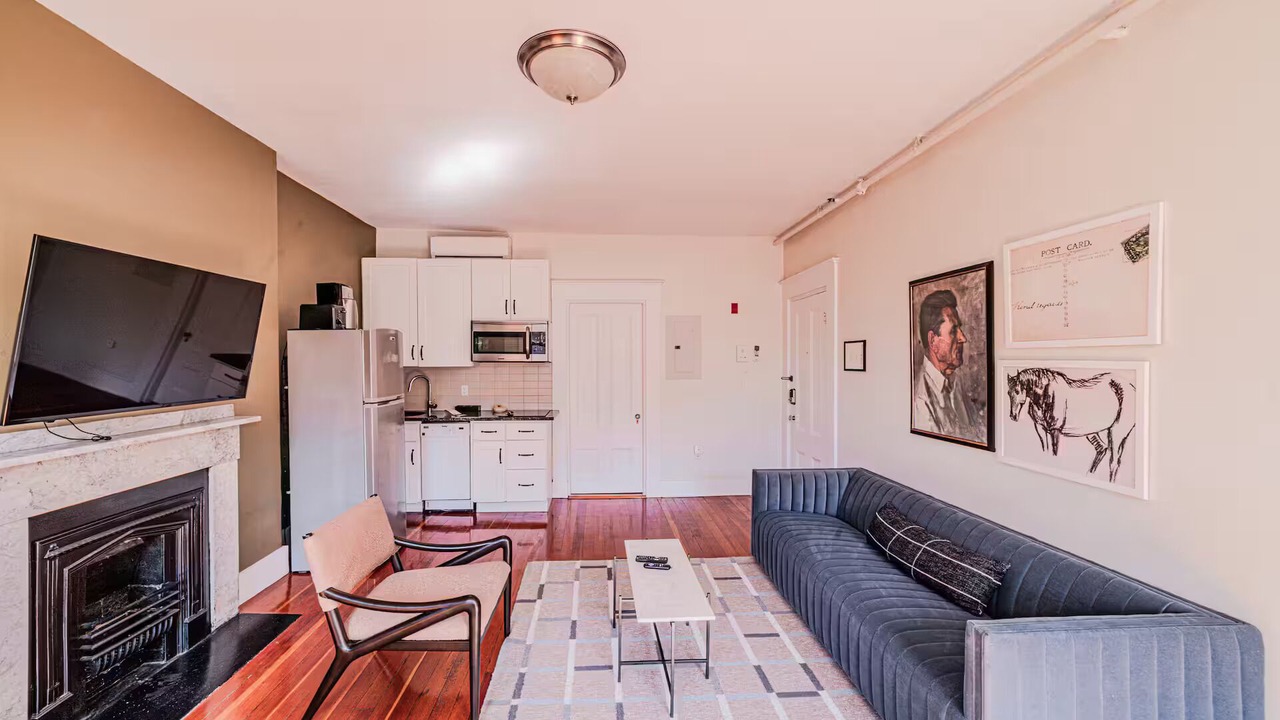 Photo of Livingroom in Beacon Hill