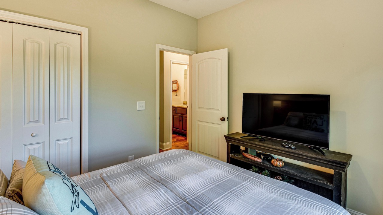 Photo of Bedroom in Toccoa