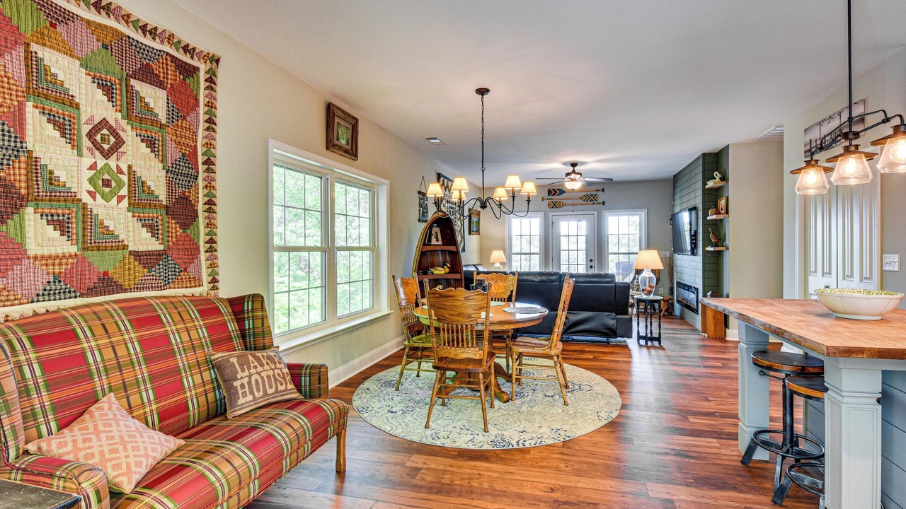 Photo of Livingroom in Toccoa