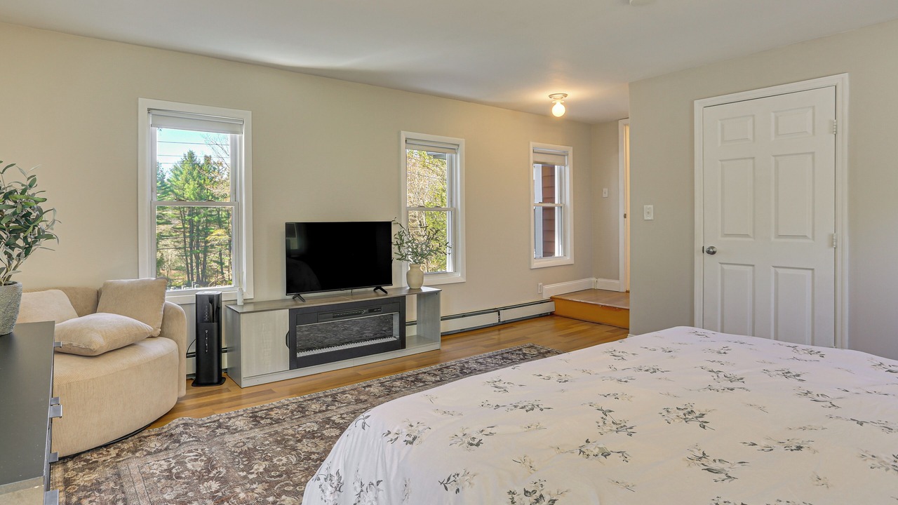 Photo of Bedroom in Parksville